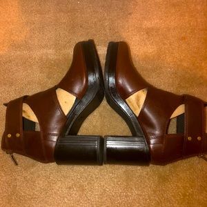 Sorel Margot cut-out boot